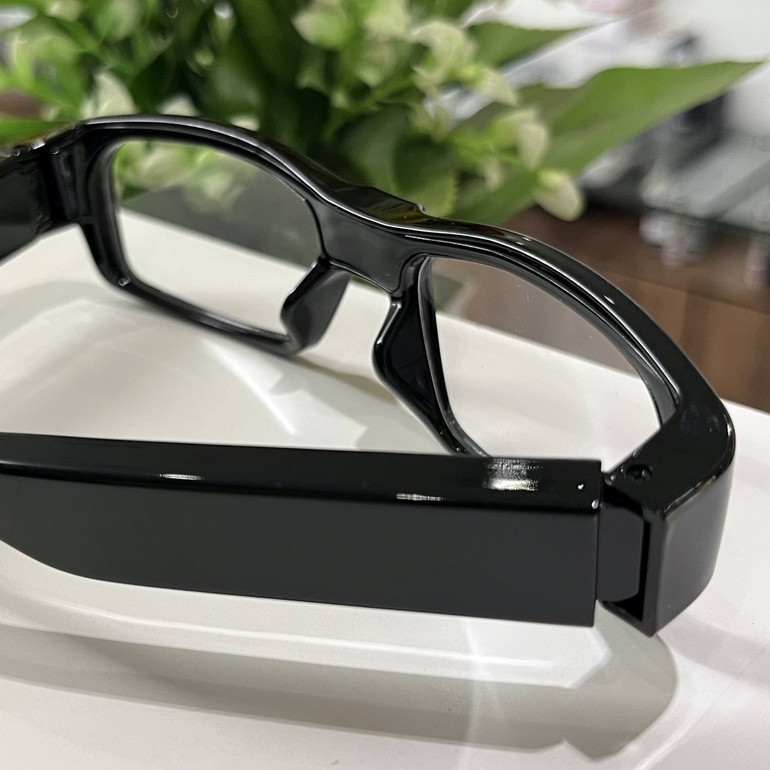 Hidden Audio Video Recorder in Spy Eye Glass Hidden Audio Video Recorder in Spy Eye Glass
